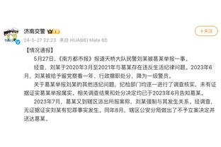 偏爱骚粉？库兹马粉红火焰格子外套很特别 小粉帆布鞋同样吸睛